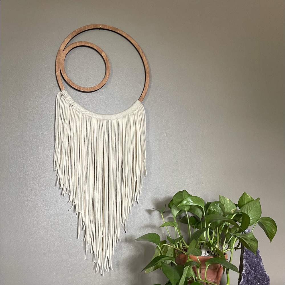 Macrame wall hanger